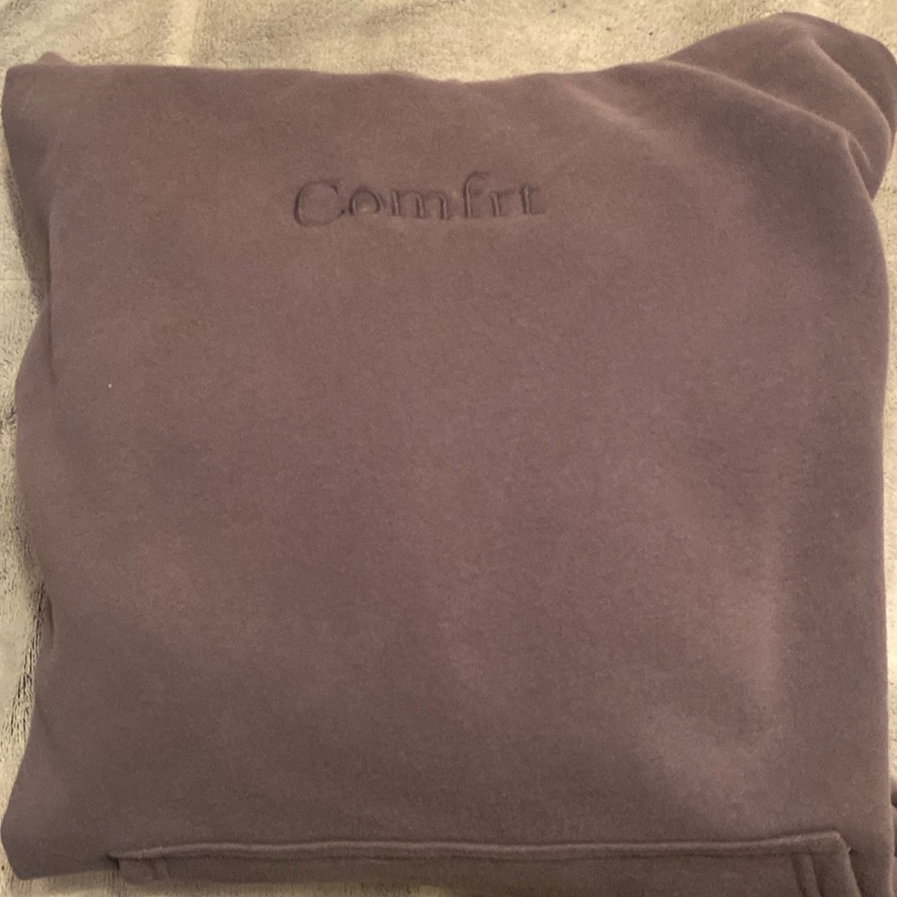 Brand New Unisex Comfrt Sweater Size L